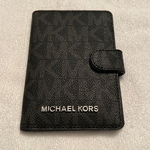 Michael Kors Jet Set Travel Passport Holder